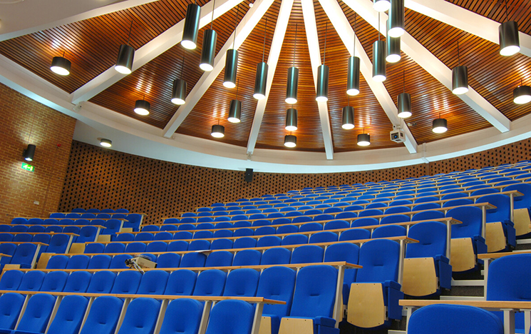 A lecture theatre in campus building Chichester 1 at the AV视频